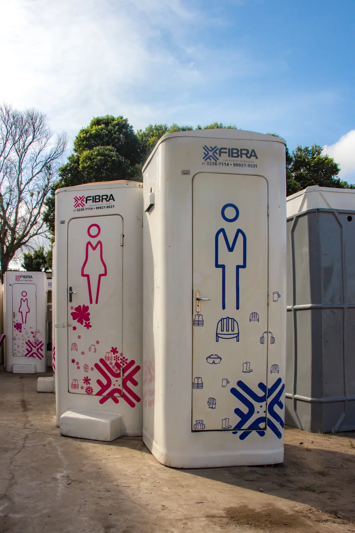 Banheiros hidráulicos Fibra masculino e feminino em canteiro de obra no Espírito Santo